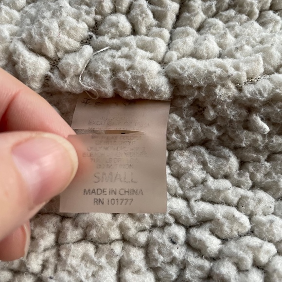 Comfy workout hoodie w/fuzzy hood (s) - Picture 6 of 7